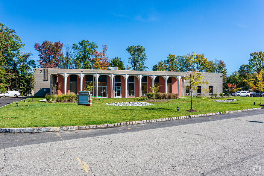 Primary Photo Of 7 Kingsbridge Rd, Fairfield Office For Lease