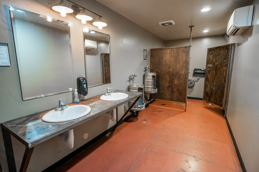 More Photos Of 926 E Main St, Cottage Grove Restaurant For Sale