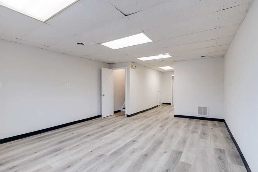 More Photos Of 6419 Harford Rd, Baltimore Office For Sale