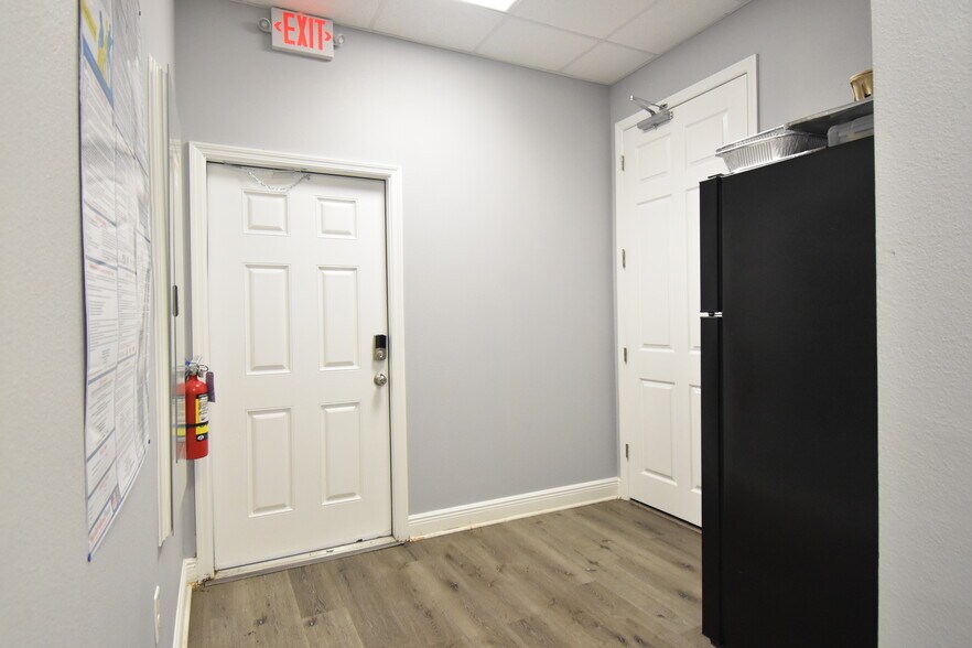 More Photos Of 1377 Providence Rd, Brandon Medical For Lease