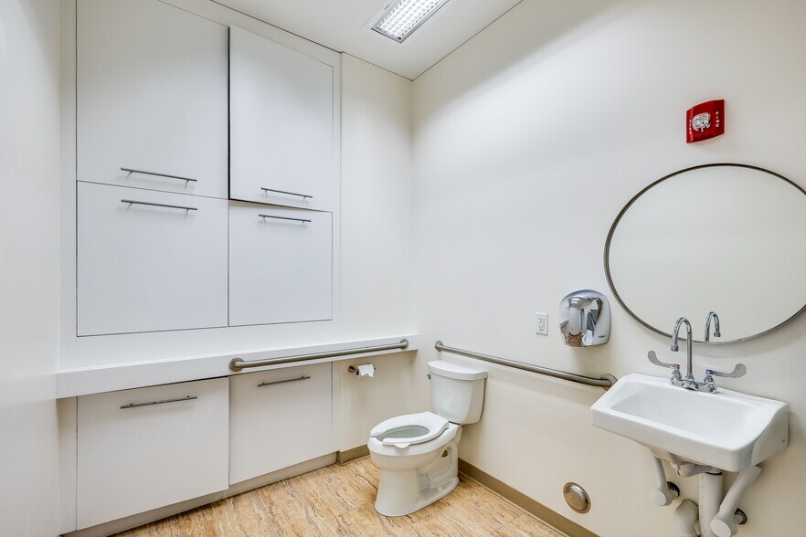 More Photos Of 204 Main St, Orleans Medical For Sale