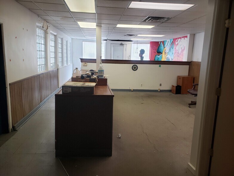 More Photos Of 3528 Warsaw Ave, Cincinnati Light Distribution For Lease