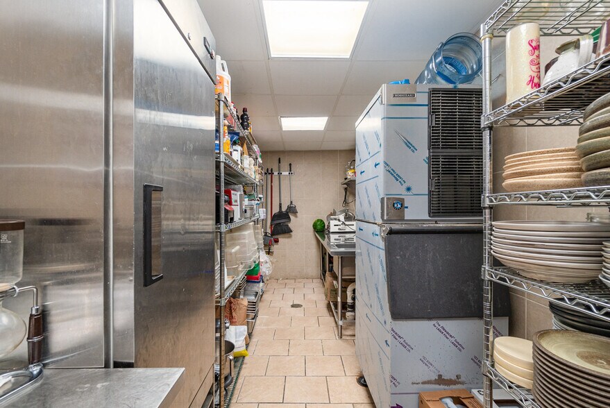 More Photos Of 134 Ashman St, Midland Restaurant For Sale