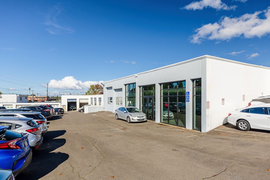 More Photos Of 1940 E Powell Blvd, Gresham Auto Dealership For Sale