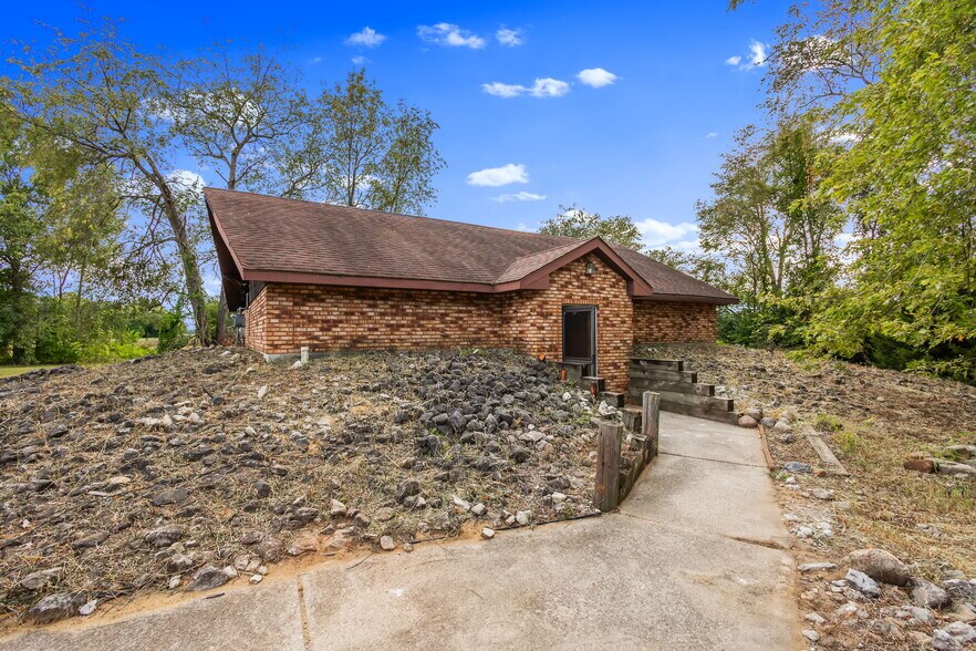 More Photos Of 2507 E 1100 N, Demotte Apartments For Sale