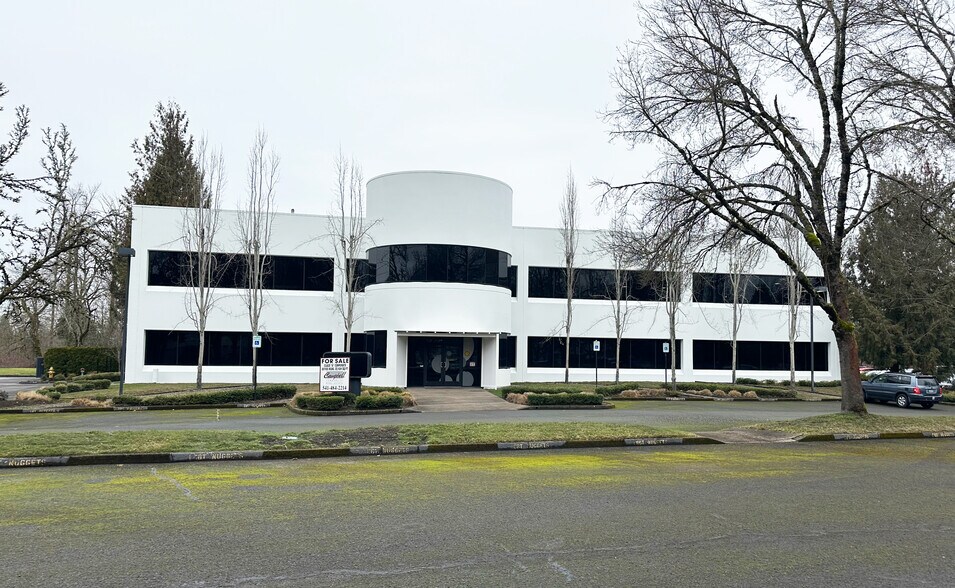 More Photos Of 1550 Valley River Dr, Eugene Office For Lease