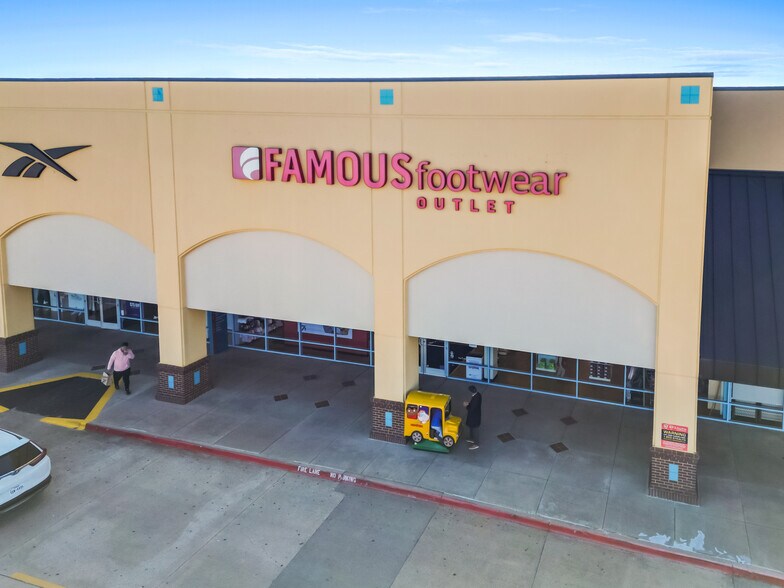 More Photos Of 301 Tanger Dr, Terrell Unknown For Lease