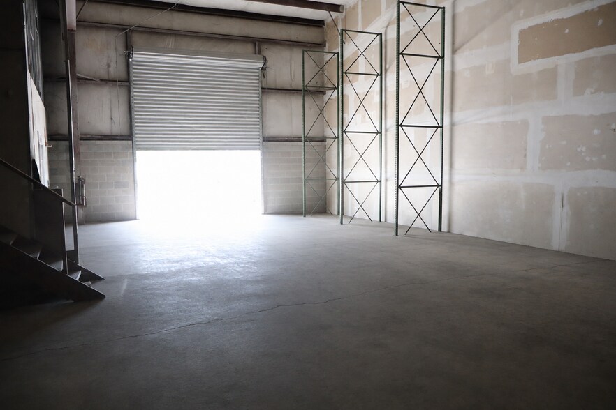More Photos Of 553 Capital Cir SW, Tallahassee Warehouse For Lease