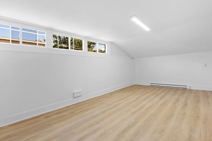 More Photos Of 109-111 35th St, Union City Warehouse For Lease