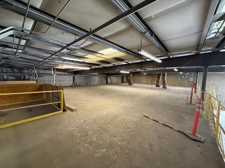 More Photos Of 1048 W Maricopa Fwy, Phoenix Warehouse For Lease