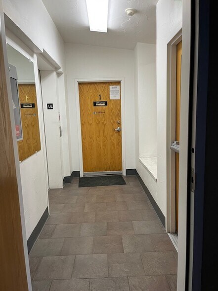 More Photos Of 3351 Lake Tahoe Blvd, South Lake Tahoe Office Residential For Lease