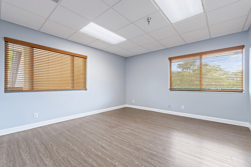 More Photos Of 400 Executive Center Dr, West Palm Beach Medical For Sale