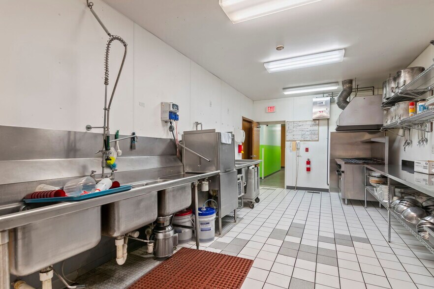 More Photos Of 805 Chatham Rd, Springfield Schools For Sale