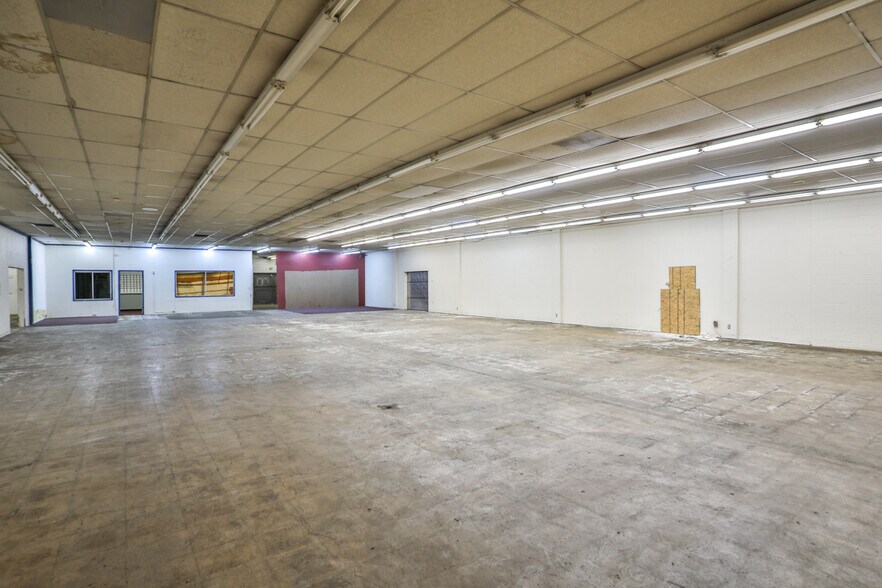 More Photos Of 4611 Holt Blvd, Montclair Showroom For Lease