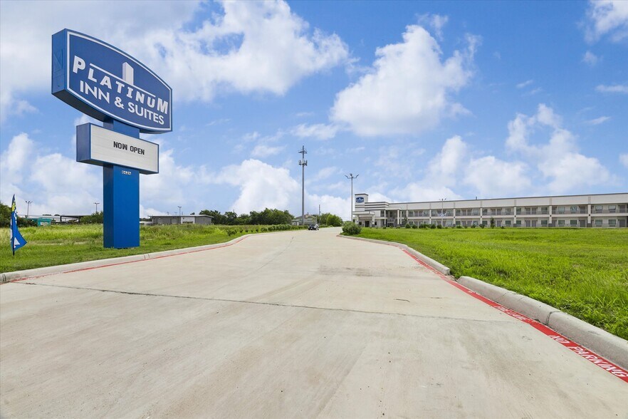 More Photos Of 6424 Queenston Blvd, Houston Hotel For Sale