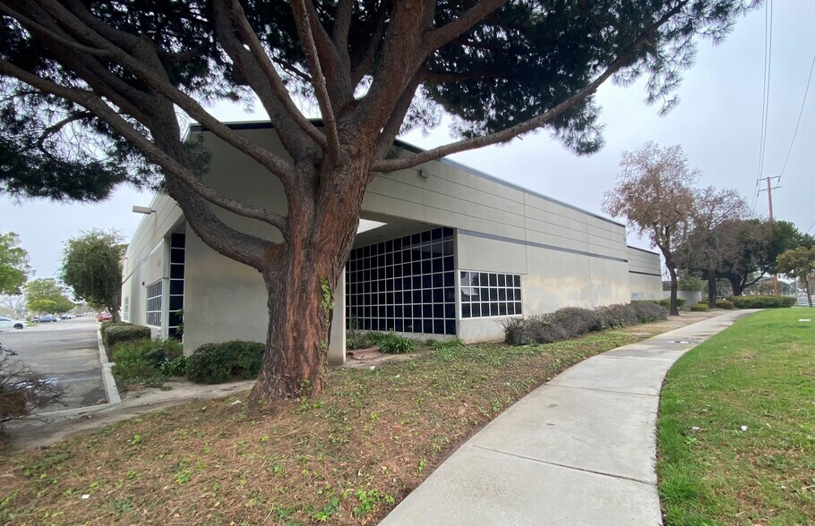 More Photos Of 1741 Fiske Pl, Oxnard Warehouse For Sale