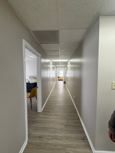 More Photos Of 1026 N Mitthoeffer Rd, Indianapolis Office For Sale