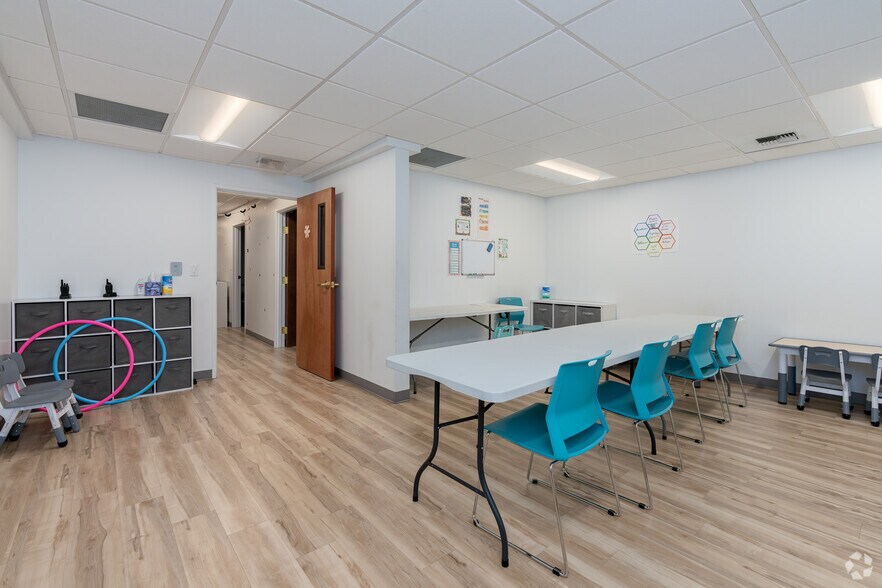 More Photos Of 7501 Hospital Dr, Sacramento Medical For Lease
