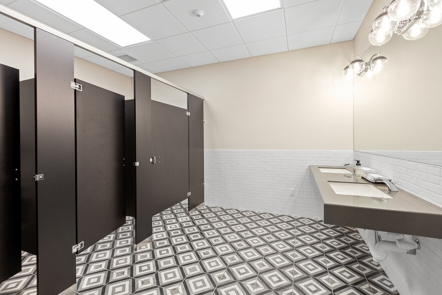 More Photos Of 9493 N Government Way, Hayden Office For Lease