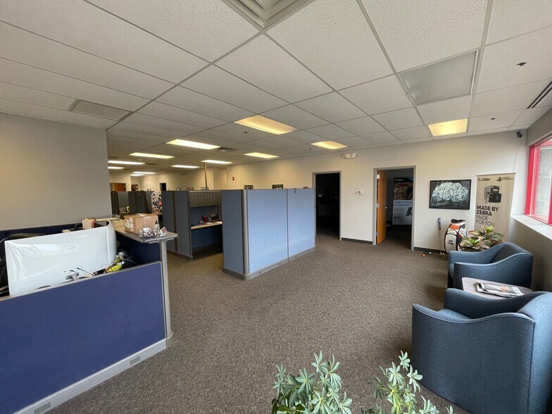 More Photos Of 455 SW 5th St, Des Moines Light Manufacturing For Lease