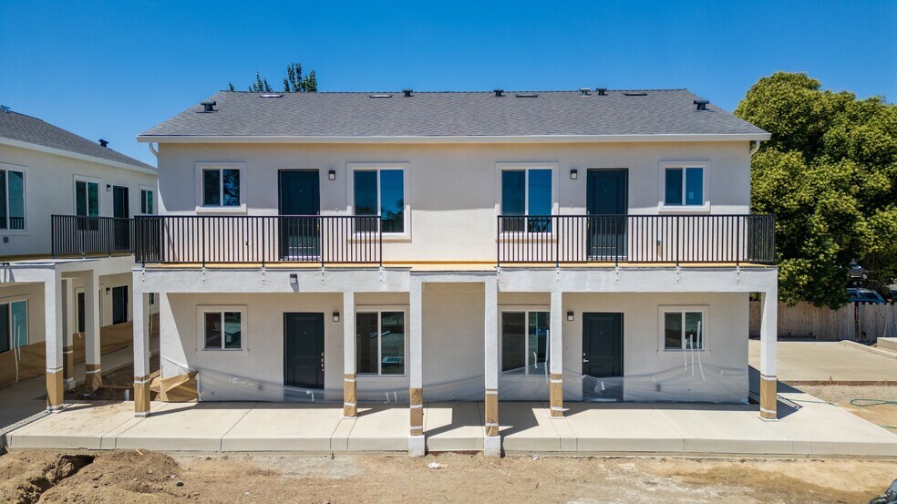 More Photos Of 40 W 13th St, Merced Apartments For Sale