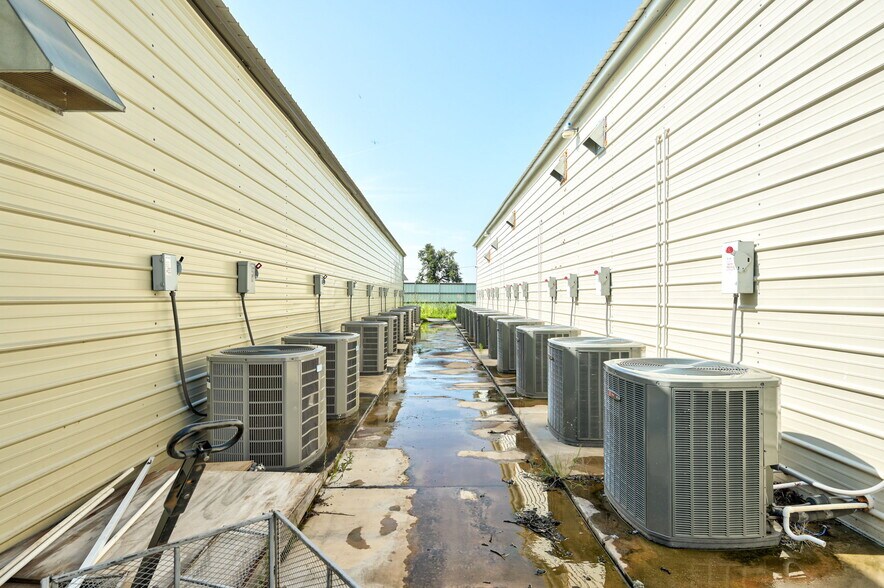 More Photos Of 2571 Meridian Ave, Crescent Warehouse For Sale