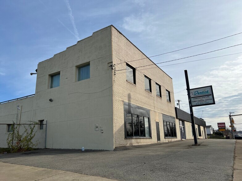 More Photos Of 537 Lincoln Hwy, East McKeesport Storefront For Sale