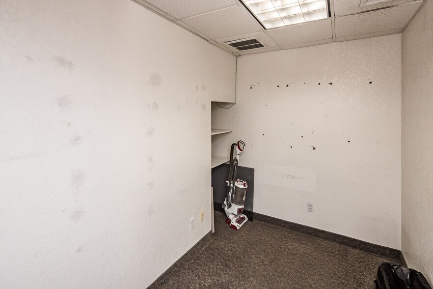 More Photos Of 951 Lake Havasu Ave N, Lake Havasu City Showroom For Sale