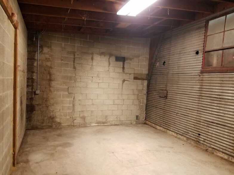 More Photos Of 7 Eli St, East Stroudsburg Warehouse For Lease