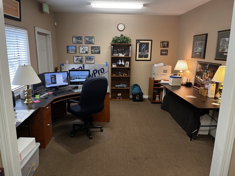 More Photos Of 174-B Semoran Commerce Pl, Apopka Light Manufacturing For Sale