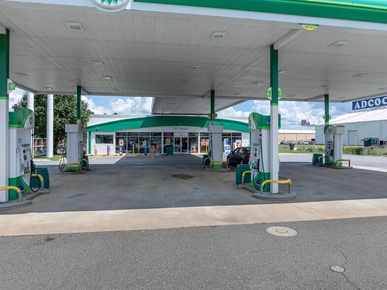 More Photos Of 805 7th St W, Tifton Service Station For Sale