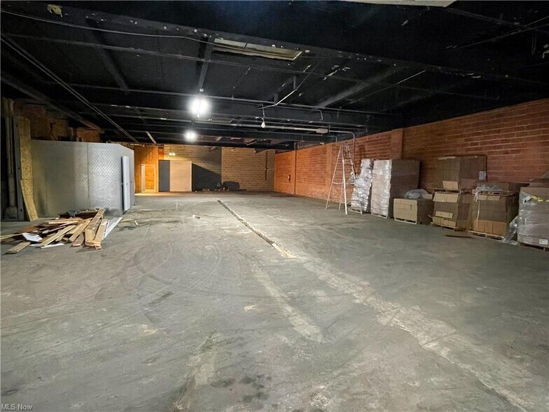 More Photos Of 8110 Lake Ave, Cleveland Manufacturing For Lease