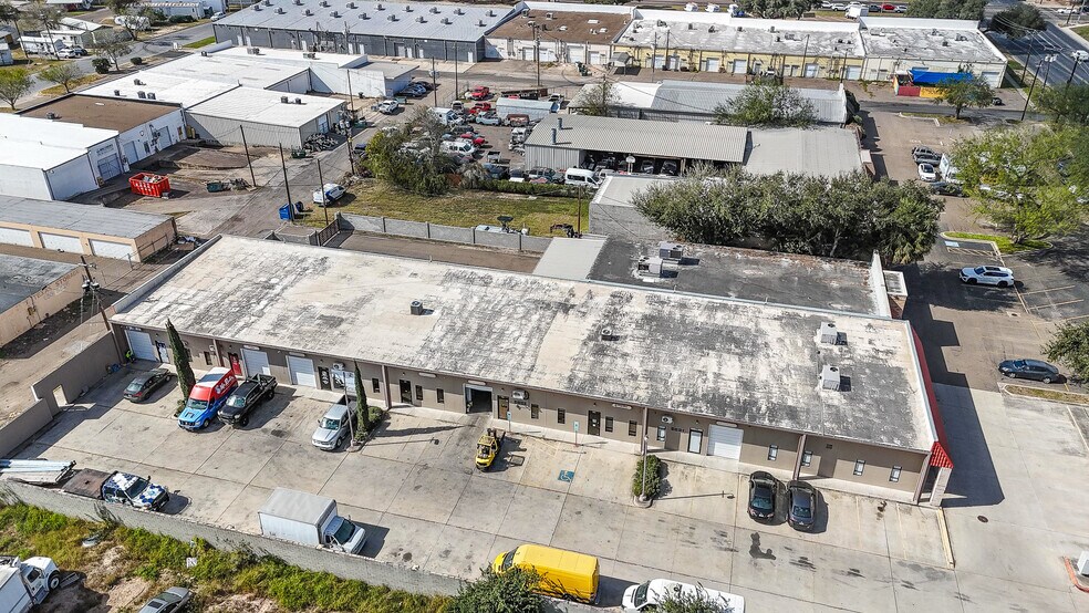 More Photos Of 824 E Hackberry Ave, McAllen Flex For Lease