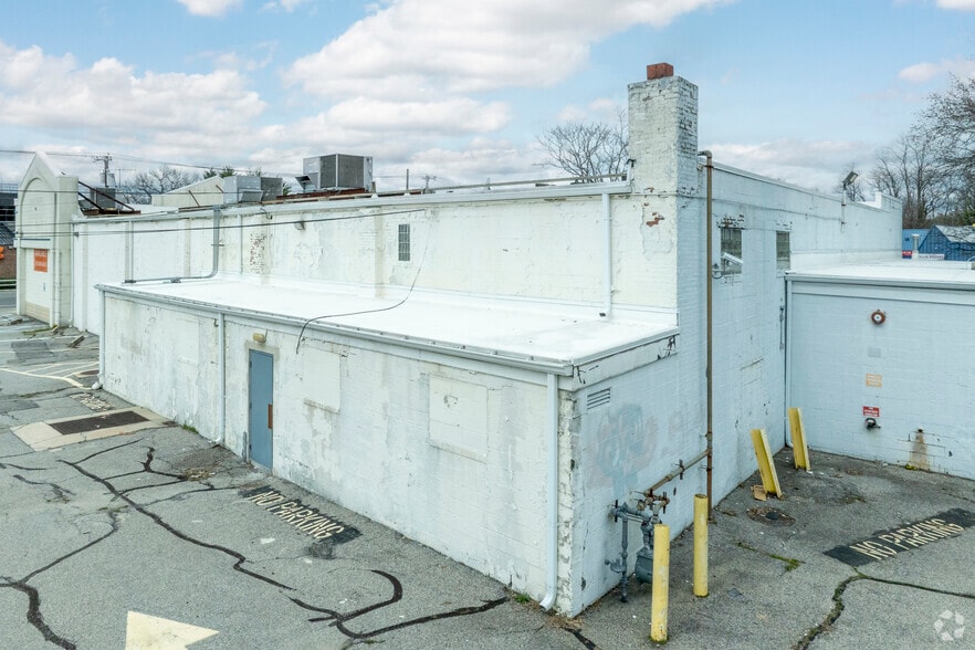 More Photos Of 1140 Willis Ave, Albertson Storefront For Sale