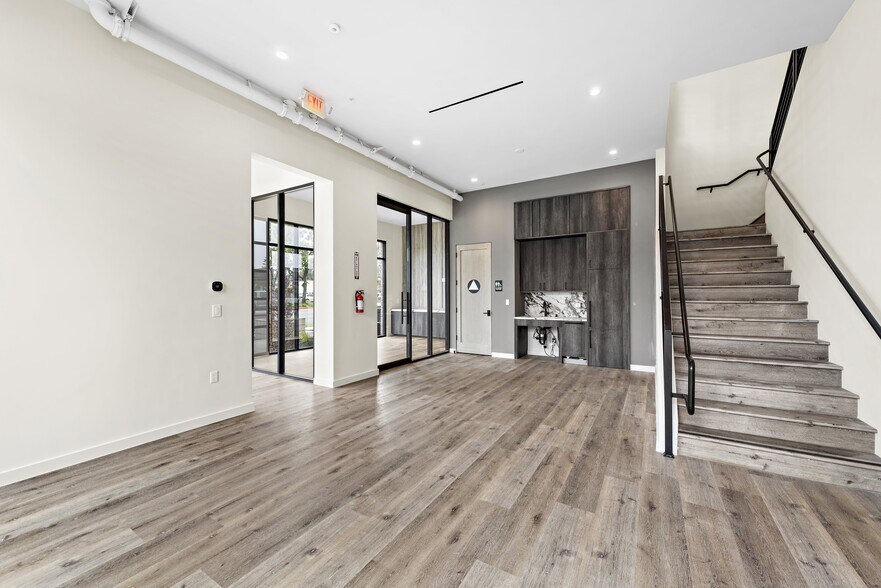 More Photos Of 752 W 19th St, Costa Mesa Loft Creative Space For Lease