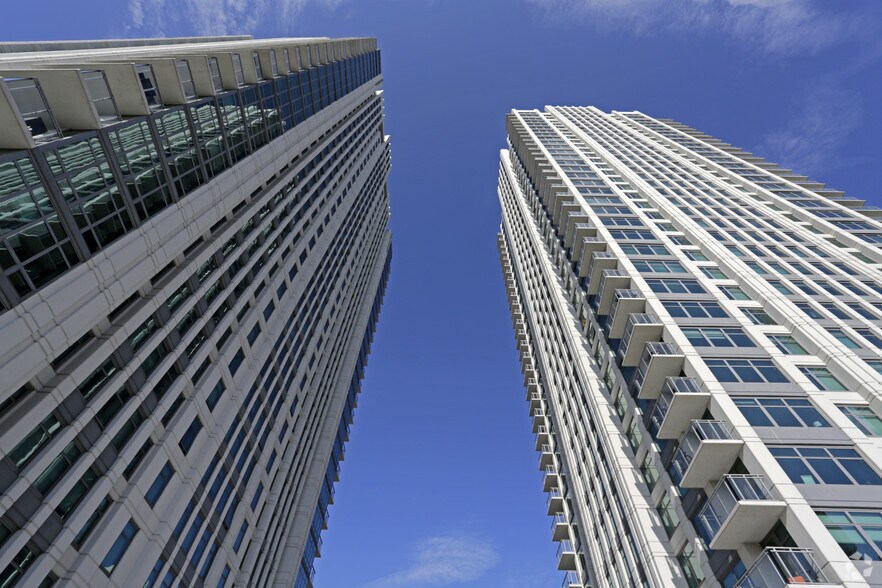 More Photos Of 555 W Kinzie St, Chicago Apartments For Lease