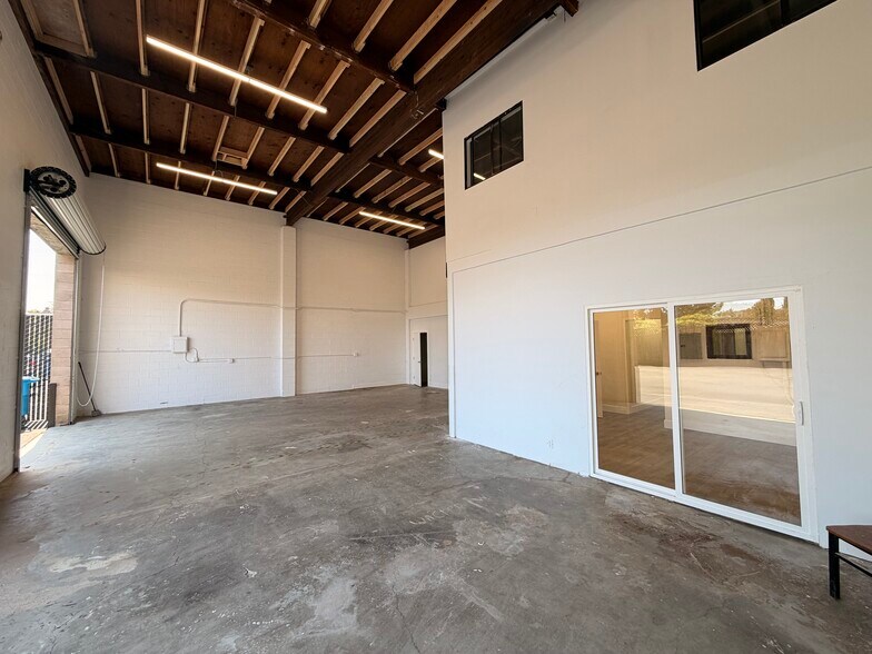 More Photos Of 3113 Middlefield Rd, Redwood City Light Distribution For Lease