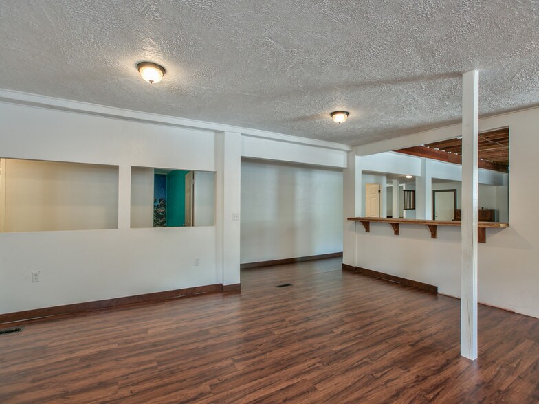 More Photos Of 765 E Washington St, Monticello Auto Repair For Sale