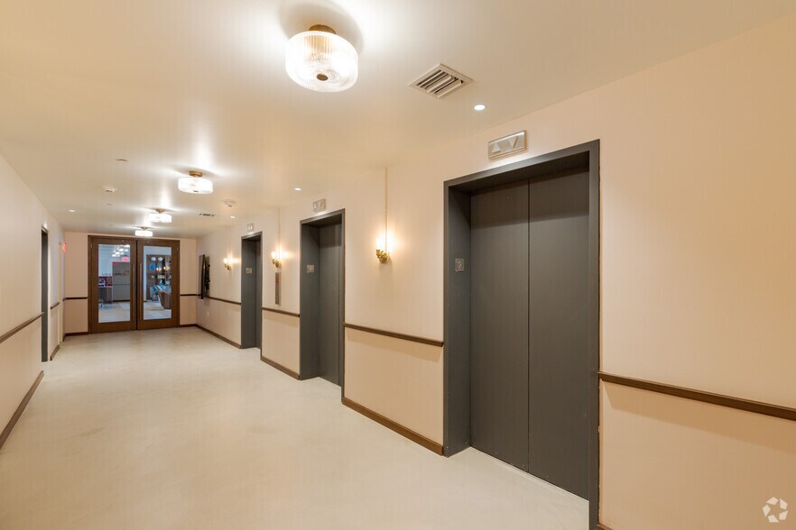 More Photos Of 100 N Biscayne Blvd, Miami Office For Lease