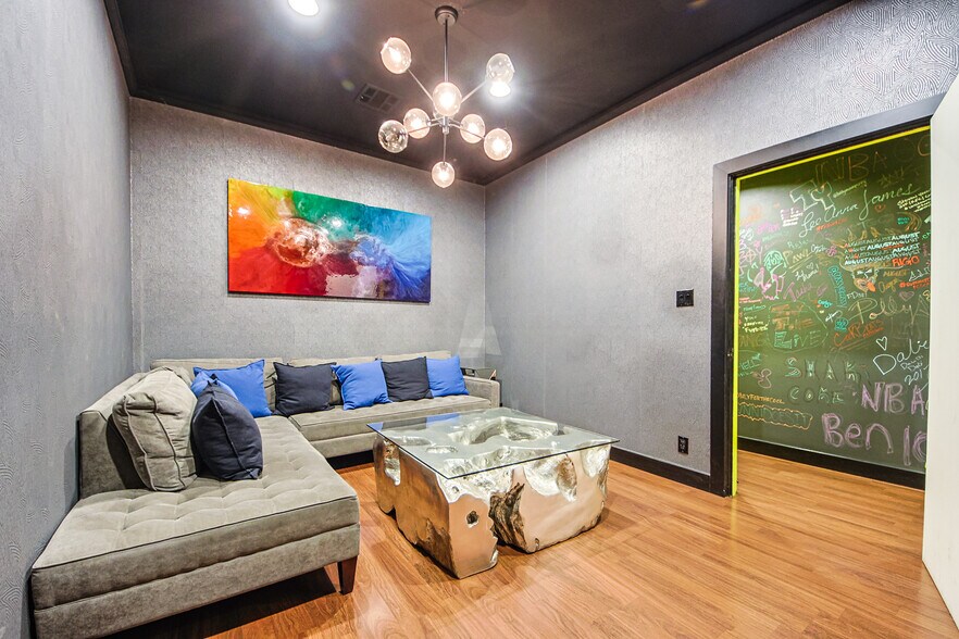 More Photos Of 10800 Ventura Blvd, Studio City Loft Creative Space For Lease