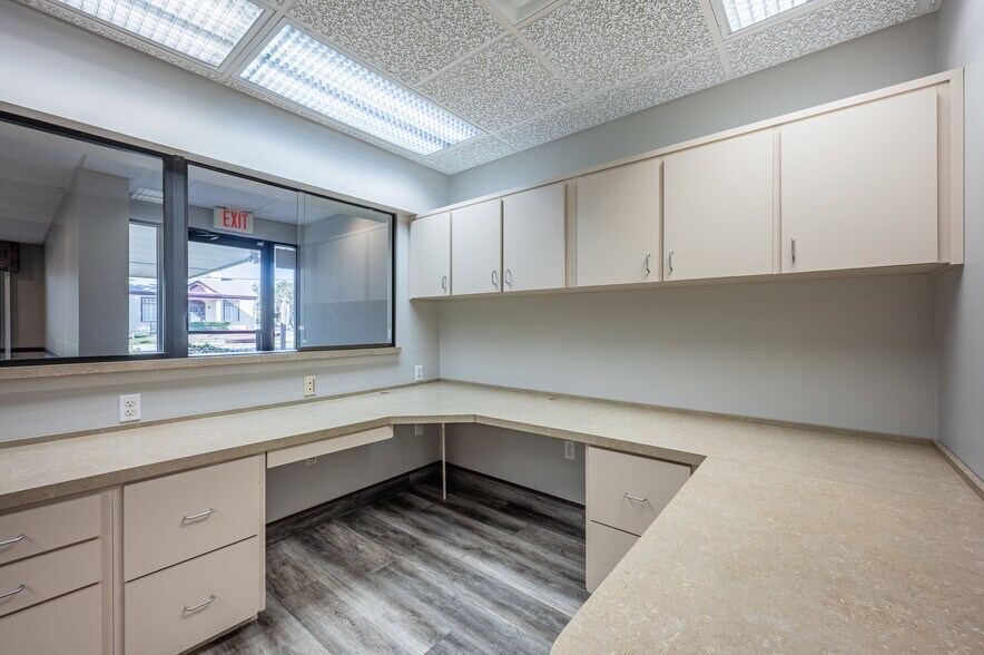 More Photos Of 801 N Bay st, Eustis Medical For Sale