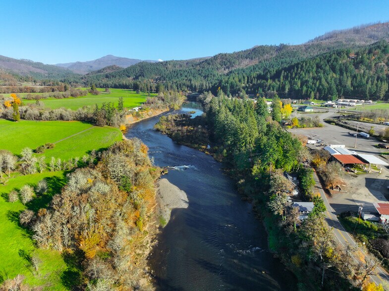 More Photos Of 1577 Glide Loop Dr, Glide Industrial For Sale