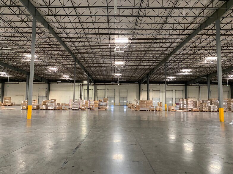 More Photos Of 2041 Cessna Dr, Vacaville Warehouse For Lease