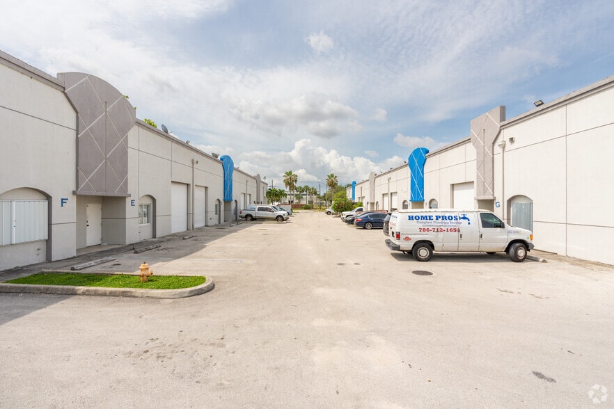 More Photos Of 5111 NW 159th St, Miami Lakes Warehouse For Lease