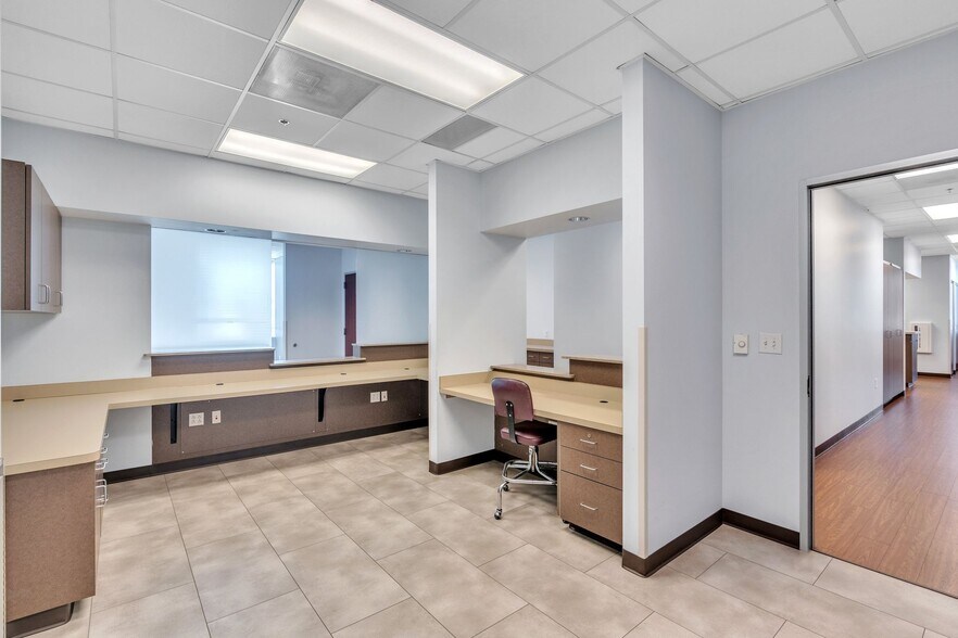 More Photos Of 341 Wheatfield Dr, Sunnyvale Medical For Lease