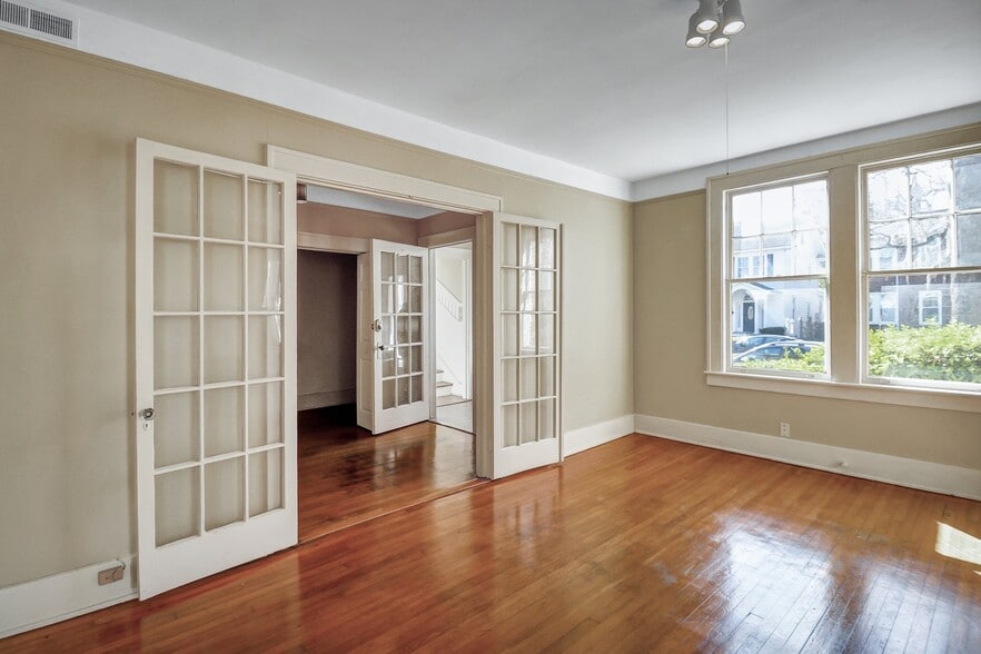 More Photos Of 210 E 48th St, Savannah Apartments For Sale