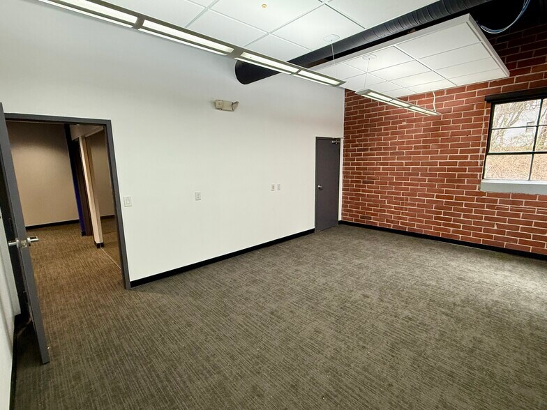 More Photos Of 1095 Zonolite Rd NE, Atlanta Loft Creative Space For Lease