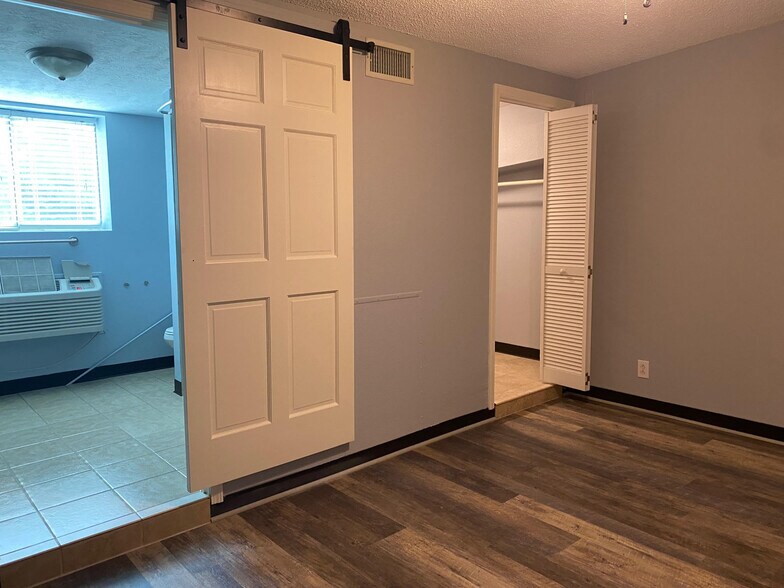 More Photos Of 7648 Broadview Dr, Houston Apartments For Sale