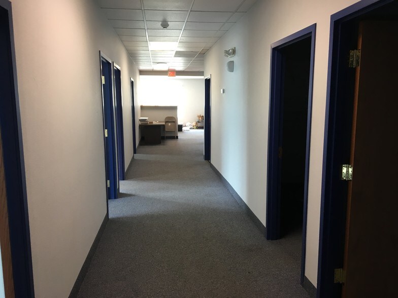 More Photos Of 495 Aero Dr, Cheektowaga Light Distribution For Lease