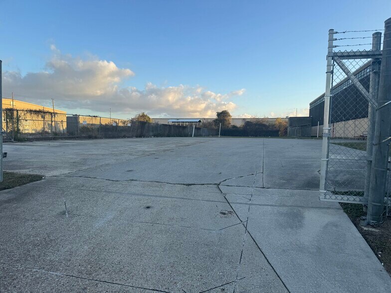 More Photos Of 801 Edwards Ave, New Orleans Distribution For Lease